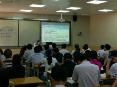 歷史會(huì)場(chǎng)擠不進(jìn)去了