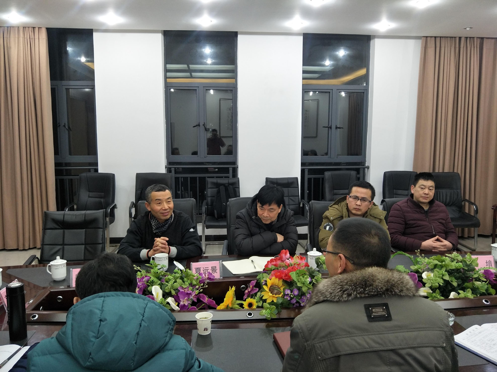 講座現(xiàn)場，老師和學生們認真聆聽專家的授課