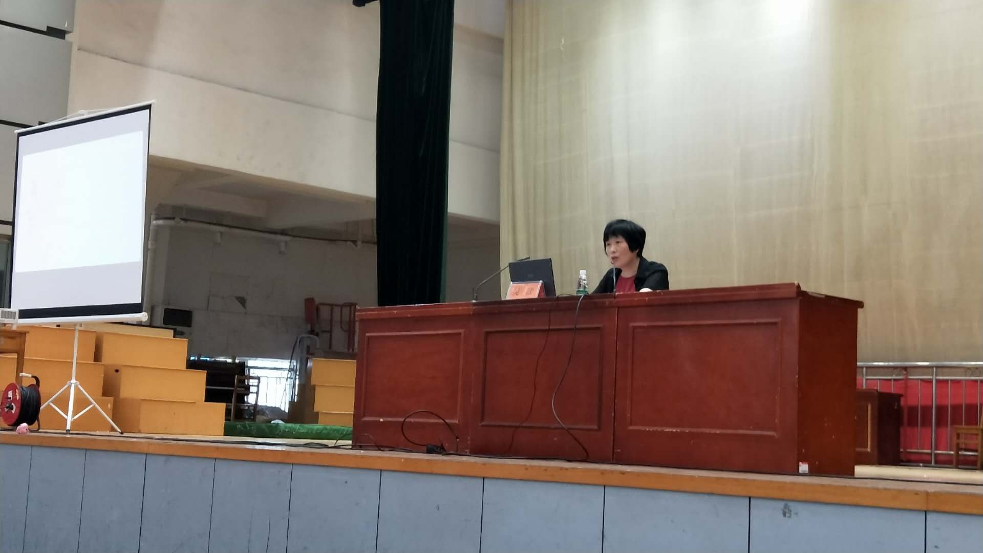 語文分會場，主講專家：南昌二中吳歆老師